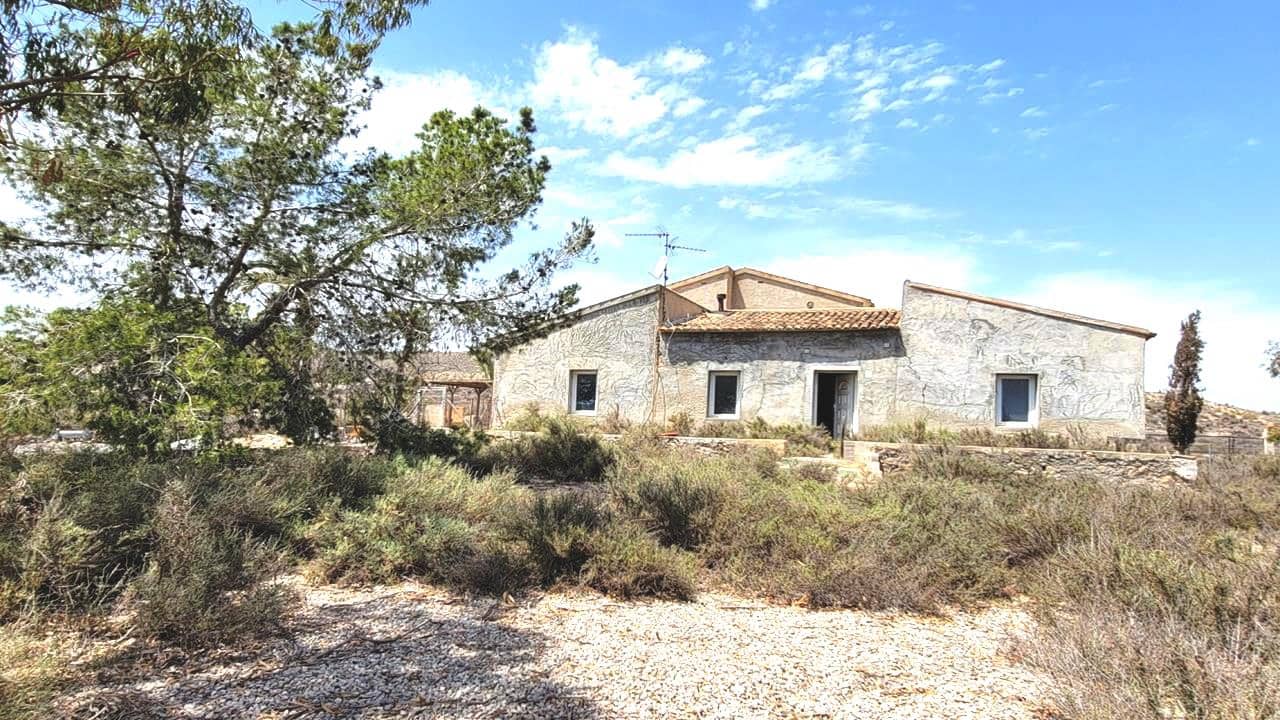 Torremendo rural property with existing buildings and approximately five hectares of land